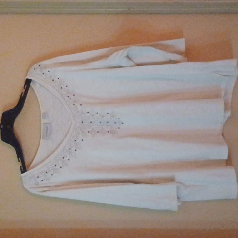 Avenue 18/20 vneck 100% cotton 3/4 sleeve top